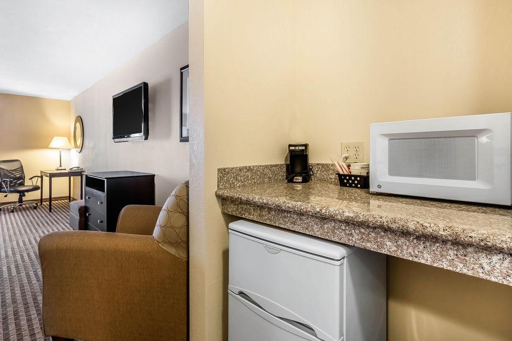 Comfort Inn & Suites Near Bethel College Newton Dış mekan fotoğraf