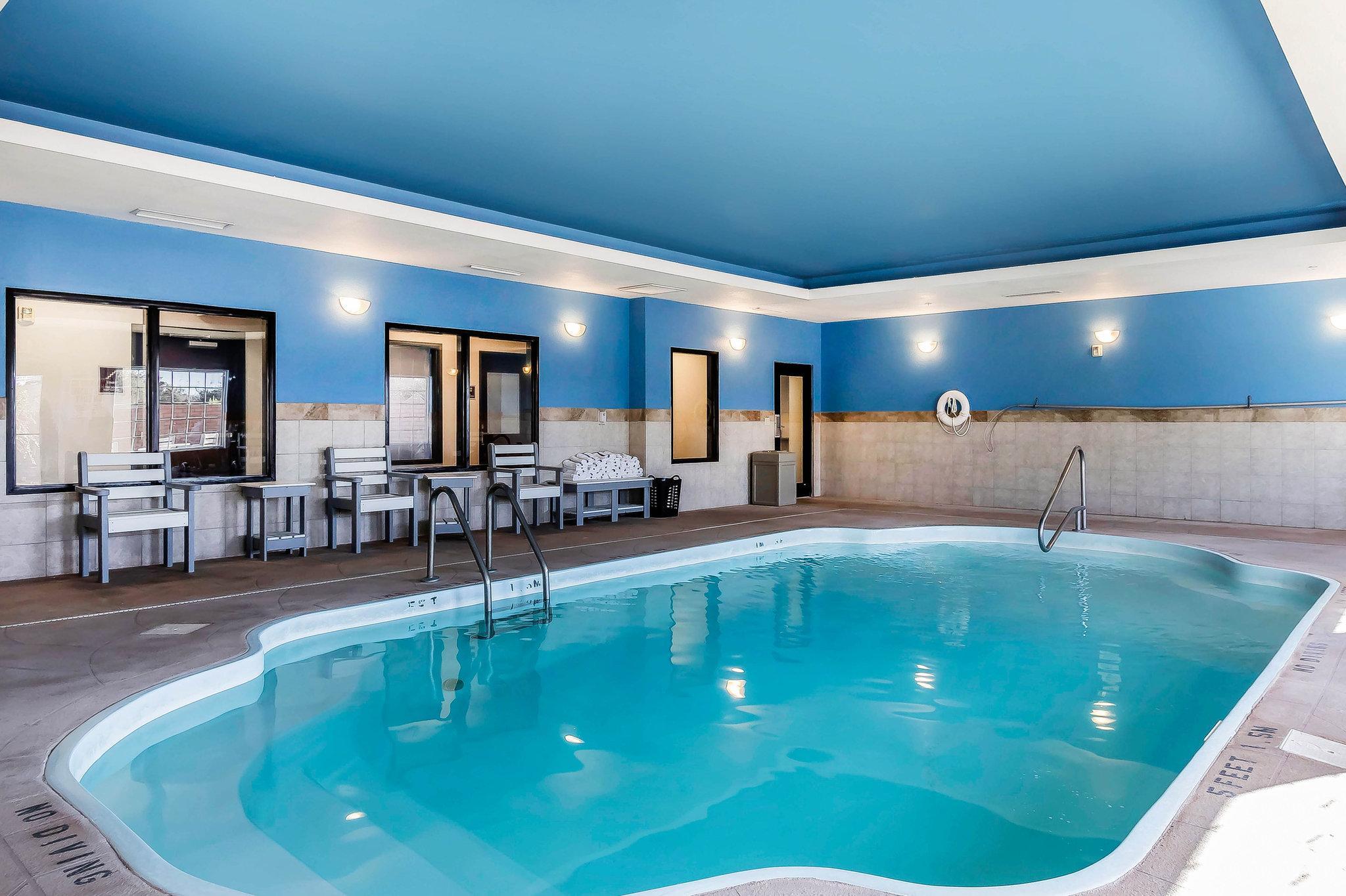 Comfort Inn & Suites Near Bethel College Newton Dış mekan fotoğraf