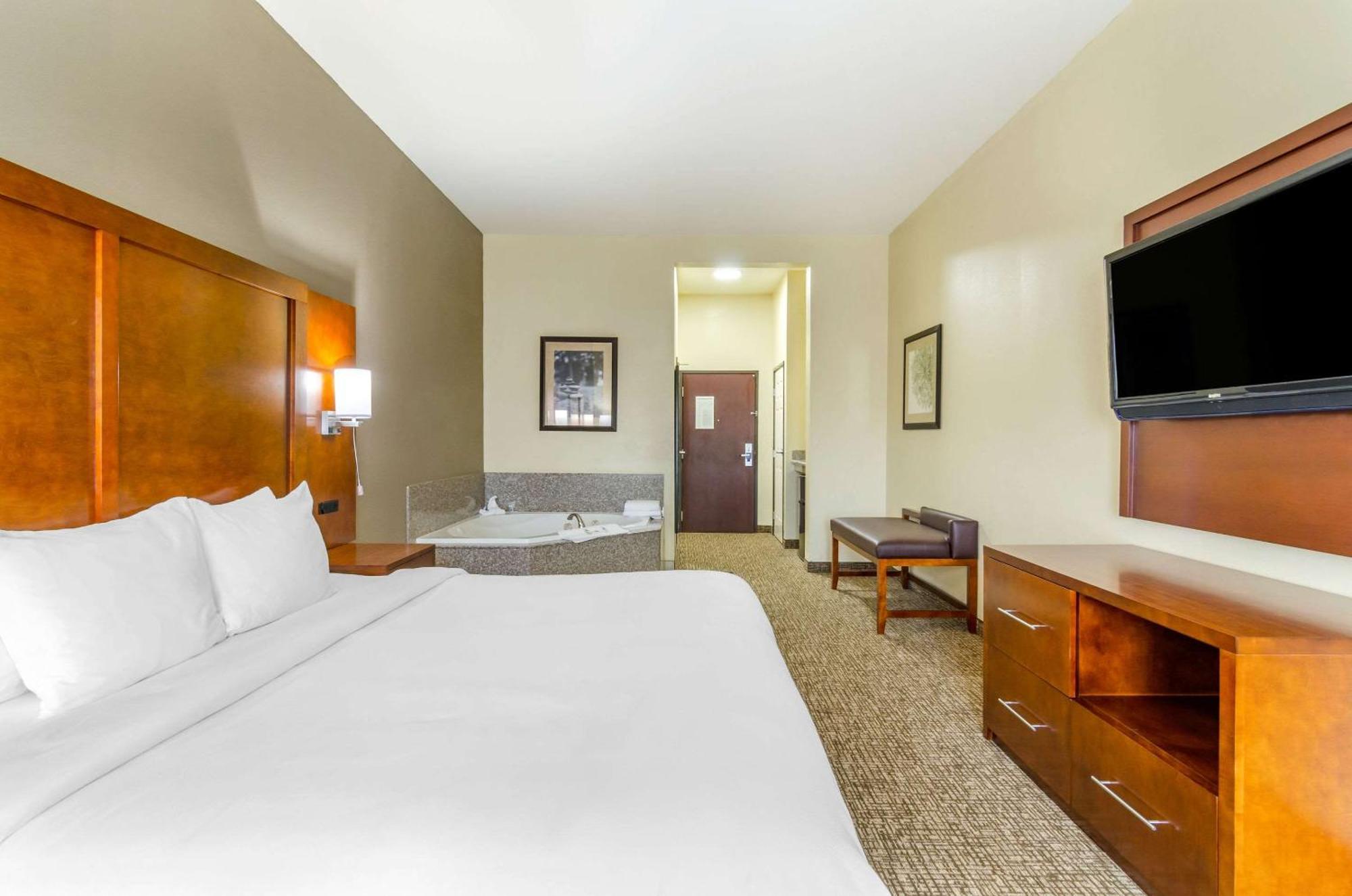 Comfort Inn & Suites Near Bethel College Newton Dış mekan fotoğraf